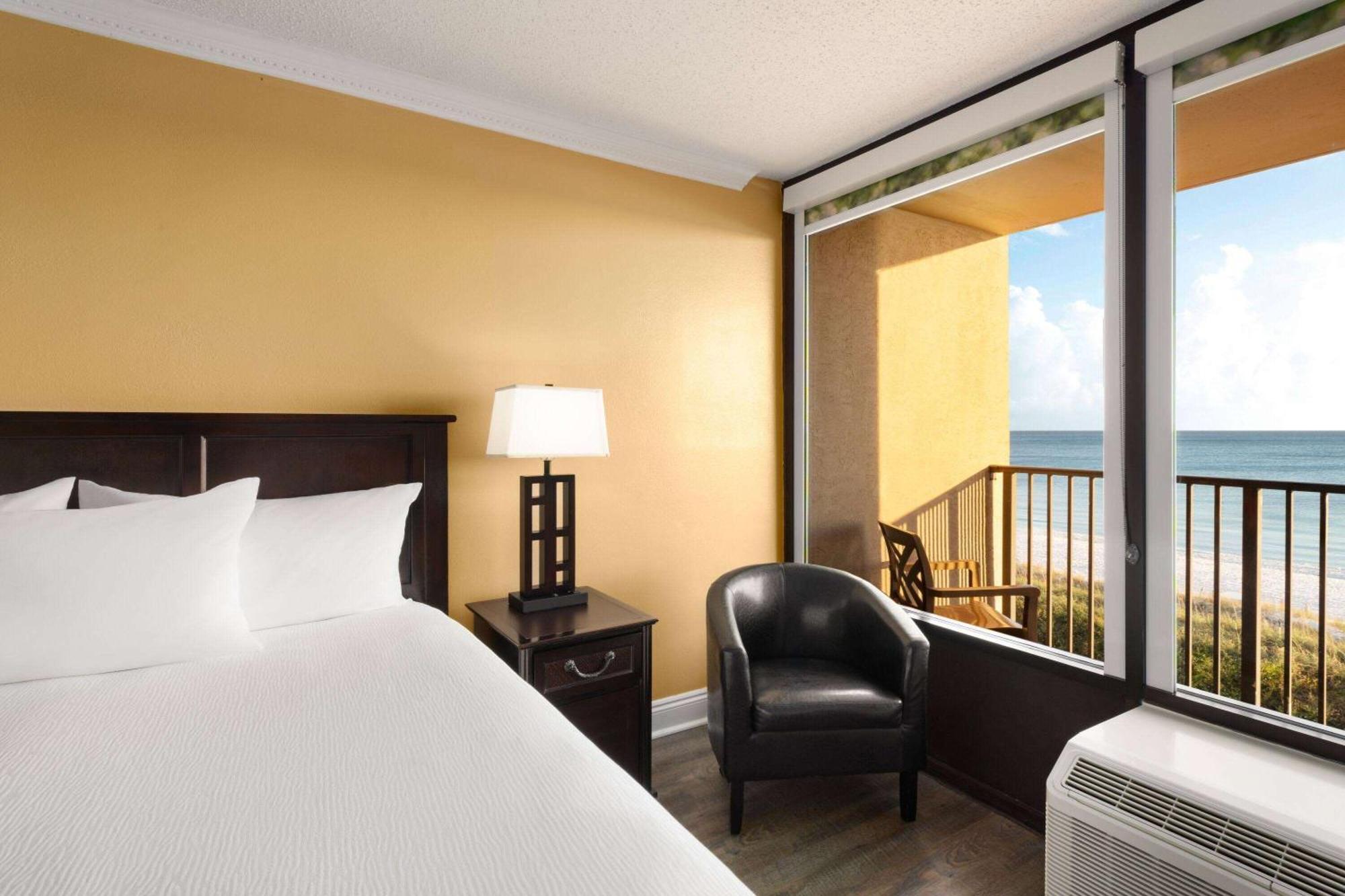 Wyndham Garden Fort Walton Beach Destin Exterior photo
