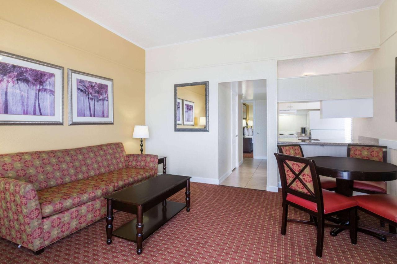 Wyndham Garden Fort Walton Beach Destin Exterior photo