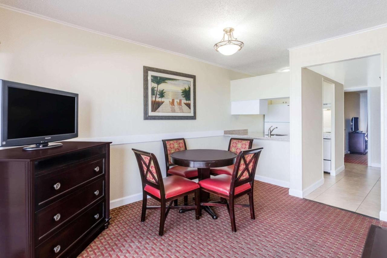 Wyndham Garden Fort Walton Beach Destin Exterior photo